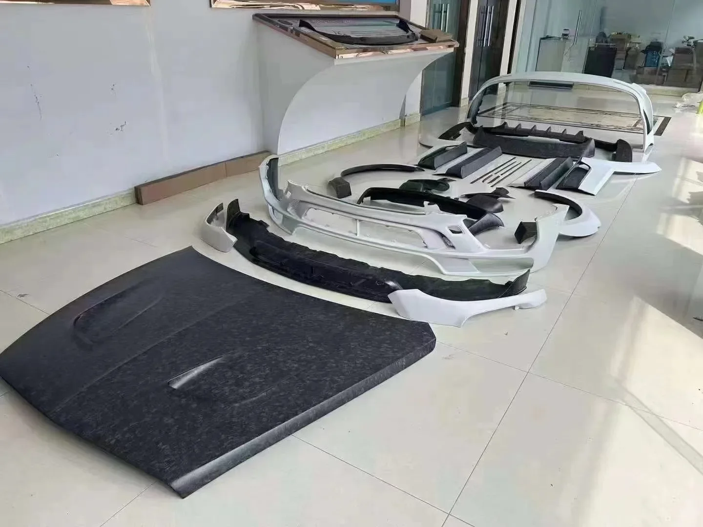 Фото Комплект MS Big Body Kit для капюшона Bentley Bentayga Dry из углеродного волокна №3
