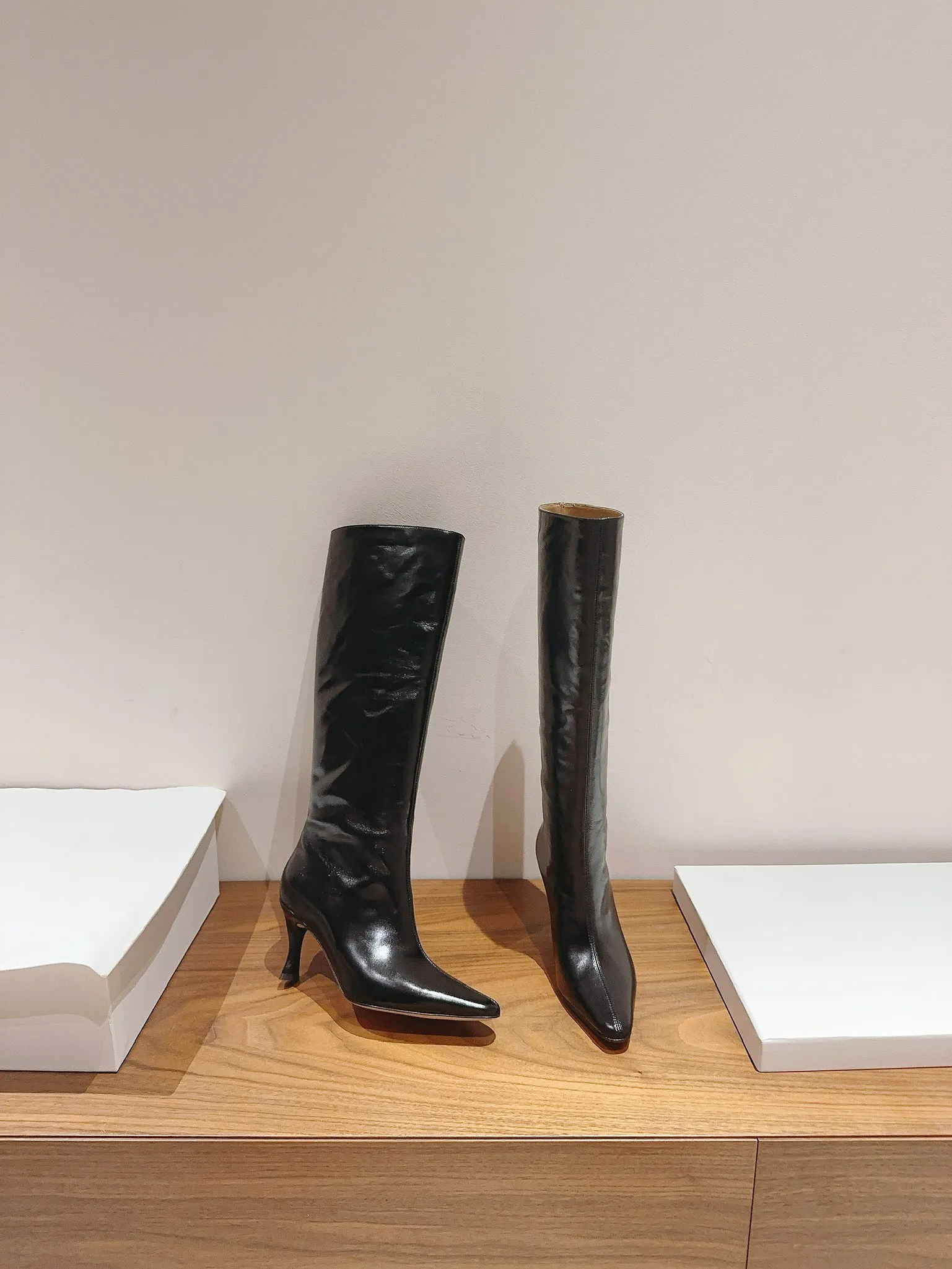 Женские длинные сапоги модные Брендовые однотонные в минималистском стиле