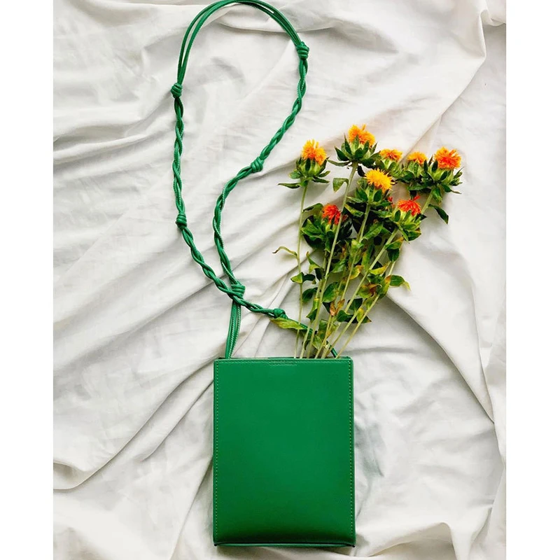 

Роскошная женская сумка из 2022 натуральной кожи, однотонные маленькие квадратные Наплечные сумки, плетеная цепочка, сумка через плечо, мини-...