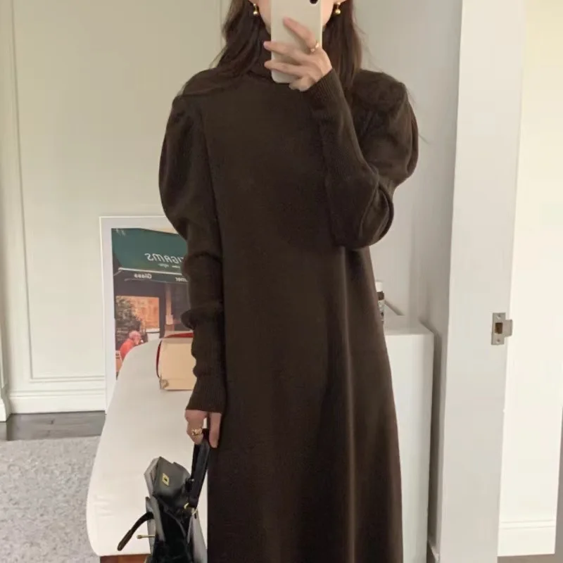 

Женское винтажное трикотажное платье-свитер с высоким воротником и пышными рукавами