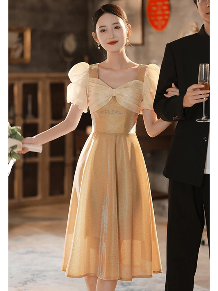 

Женское блестящее платье во французском стиле