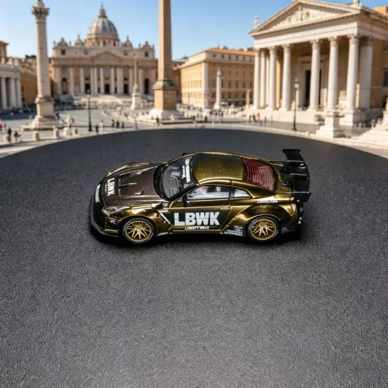 Фото В наличии: Модель автомобиля Nissan GTR R35 LBWK в масштабе 1/64, литая под давлением, с эффектом золотого хамелеона, коллекционный подарок для взрослых. №3