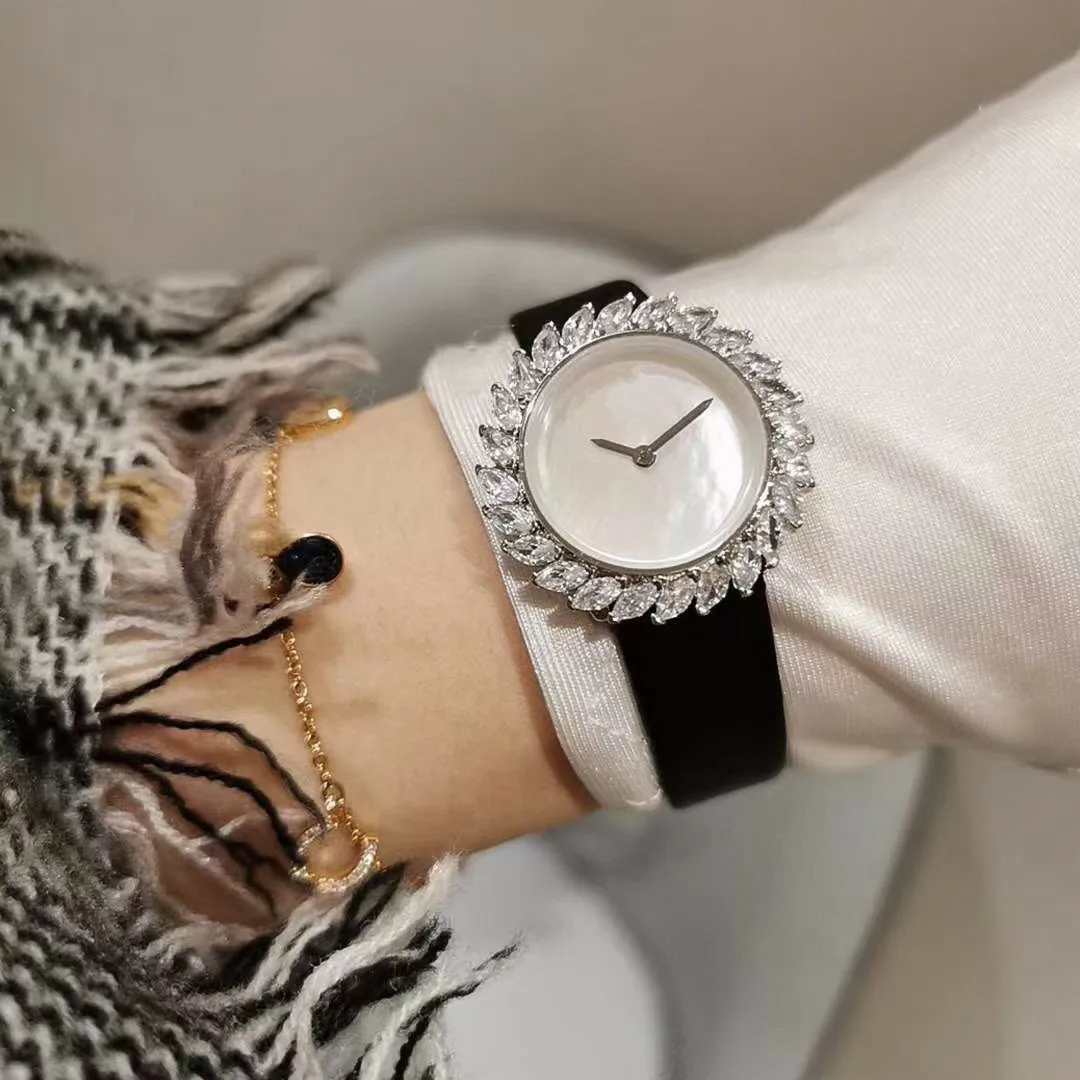 

Luxury Brand P L GOA41252 Women Cyclone Diamonds Quartz Watches Waterproof Automatic Ladies Wristwatches