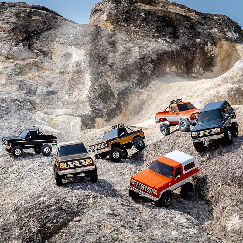 Фото Радиоуправляемая модель внедорожника FMS Rc Crawler 1:24 Chevrolet K5 Blazer, винтажный пикап, для любителей хобби. №5