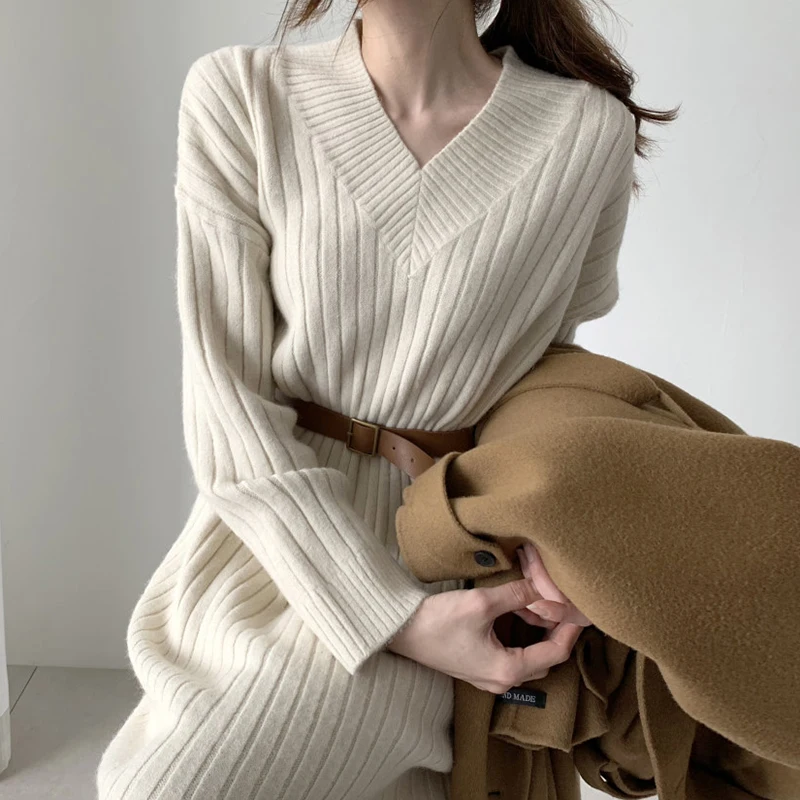 

Женское трикотажное платье с V-образным вырезом и длинным рукавом