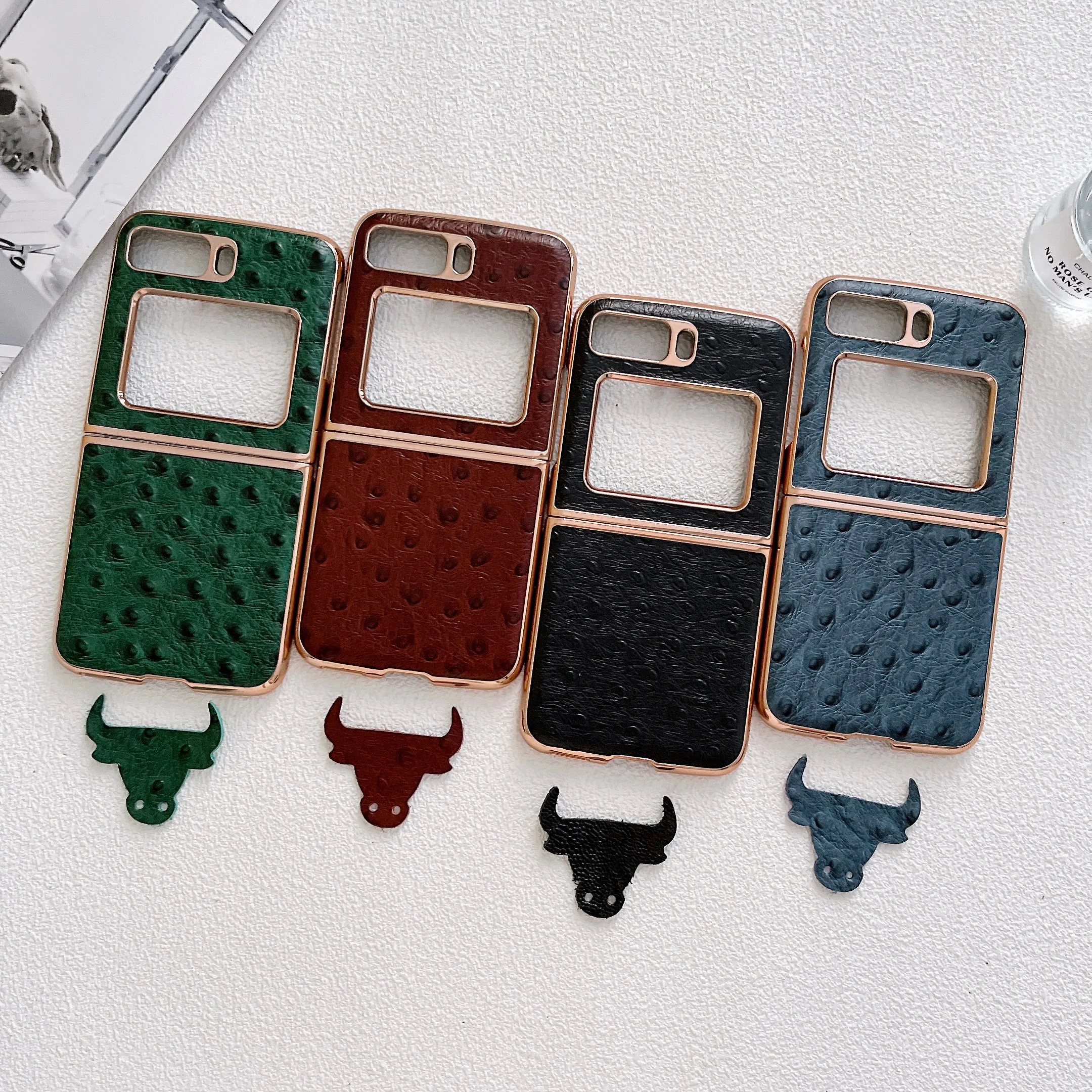 

Retro Genuine Cowhide Leather Phone Case for MOTOROLA MOTO RAZR 2022 Vintage Classic Ostrich Skin Texture Glossy Armor Cover