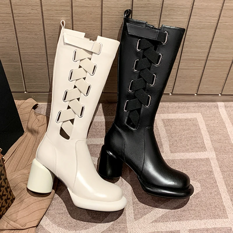 

2022 New Designs Thick Heels Cross Straps Decorated Women Ankle Boots Fashion Street Comfy Flat Bottom Runway Short Boots Mujer