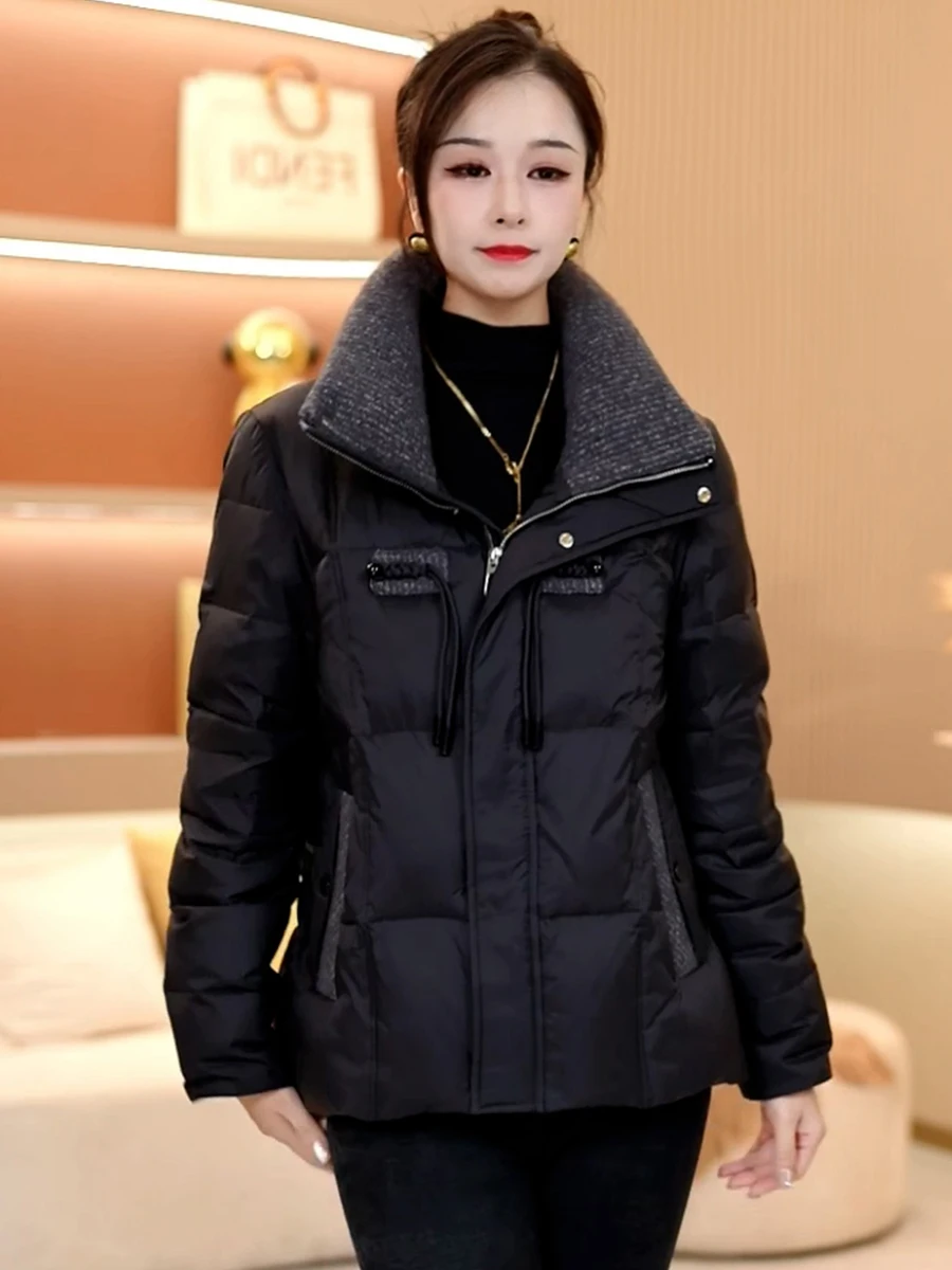 Черный короткий пуховик женский зима 2024 новая мода темпераментная универсальная