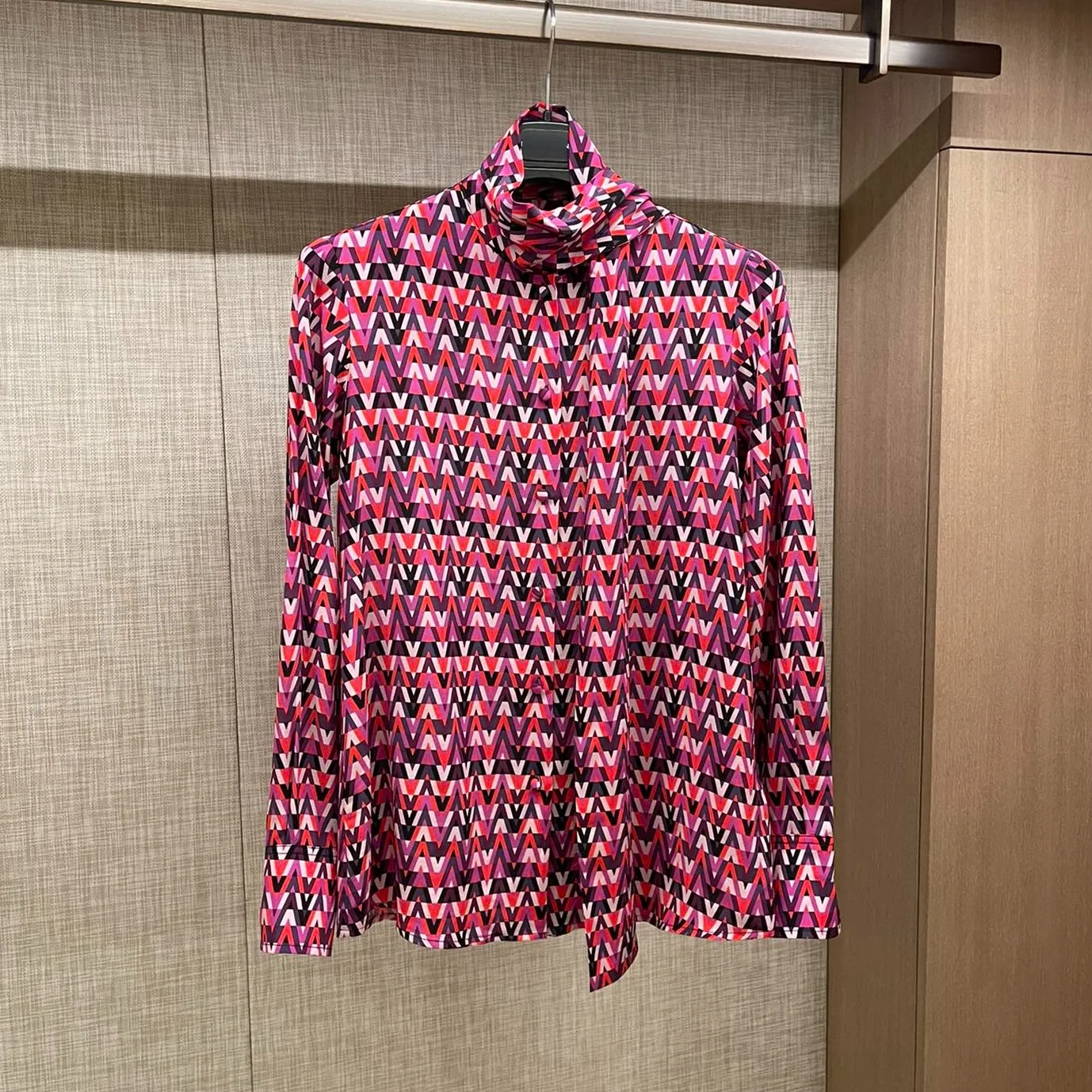 

Top Quality 2022 New Spring and Summer D Style Pure Silk Green Pink with Charactor Print Women Shirt Elegant