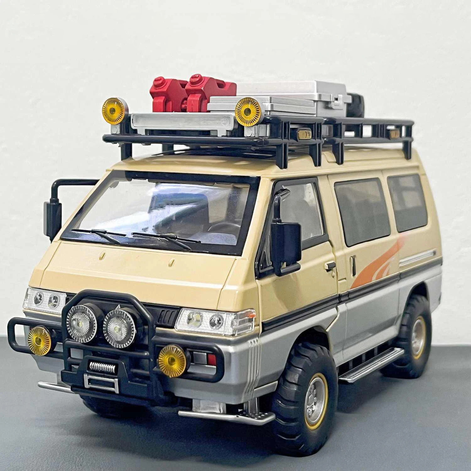 Коллекционная модель автомобиля Mitsubishi Delica Mini Off Road VAN RV