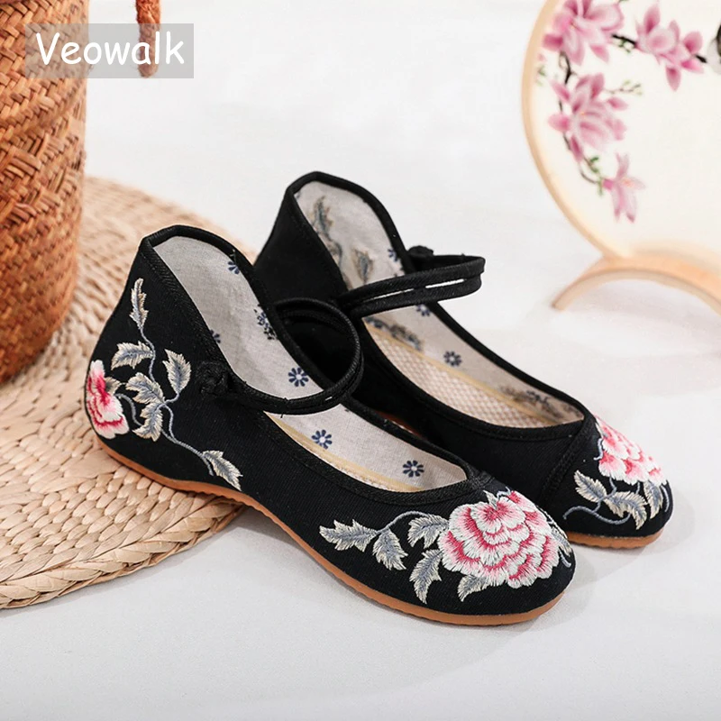 

Veowalk Women Embroidered Cotton Fabric Flat Shoes Retro Chinese Old Beijing Shoes for Elegant Ladies Comfortable Ballet Flats