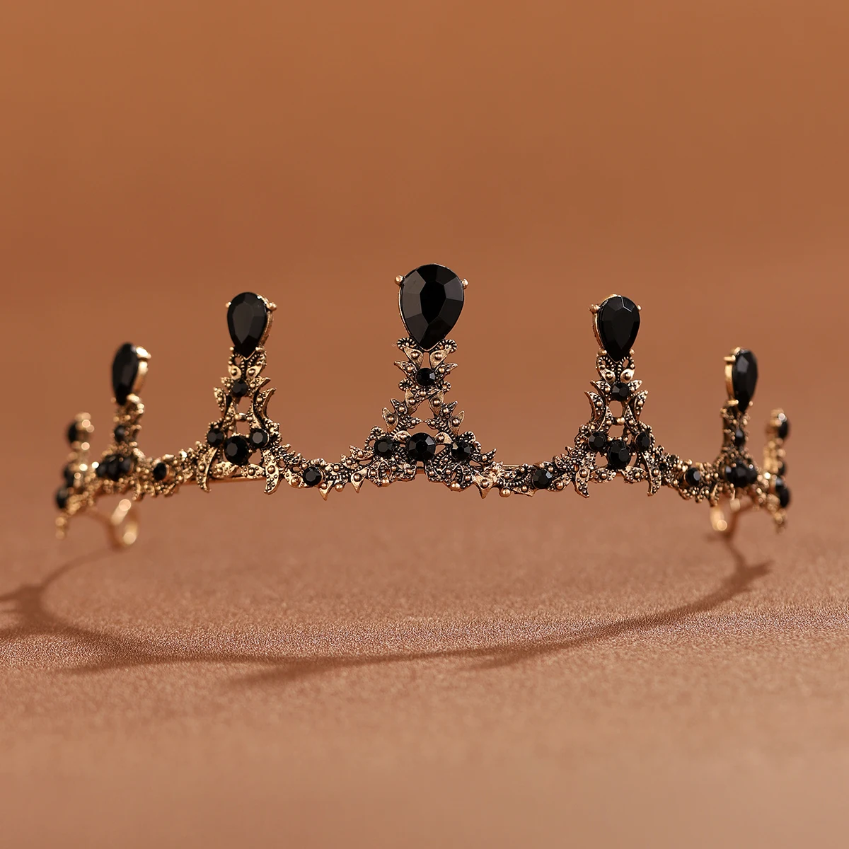Головной убор Itacazzo в классическом стиле черного цвета Женская нарядная тиара