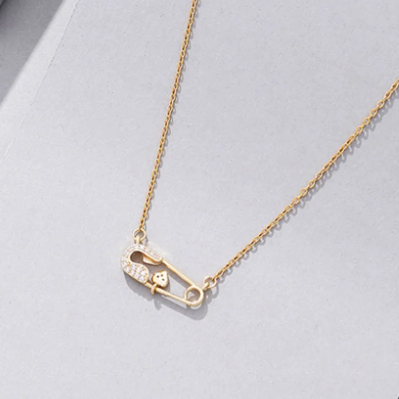 

Creative Zircon Safety Pin Necklace INS Fashion Vintage Elegant Charm Simple Design Clavicle Chain Party Jewelry Gifts for Women