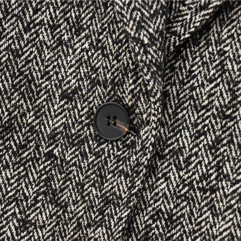 Женская куртка с диагональным пальто в елочку на плечах зимняя отложным