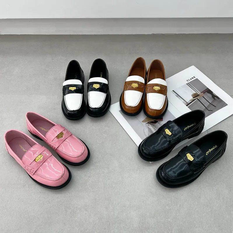 

2021 Spring Women Slip On Pink Loafer Autumn Fashion British Metal Buckle Flat Shoes Round Toe Green Casual Ballerina