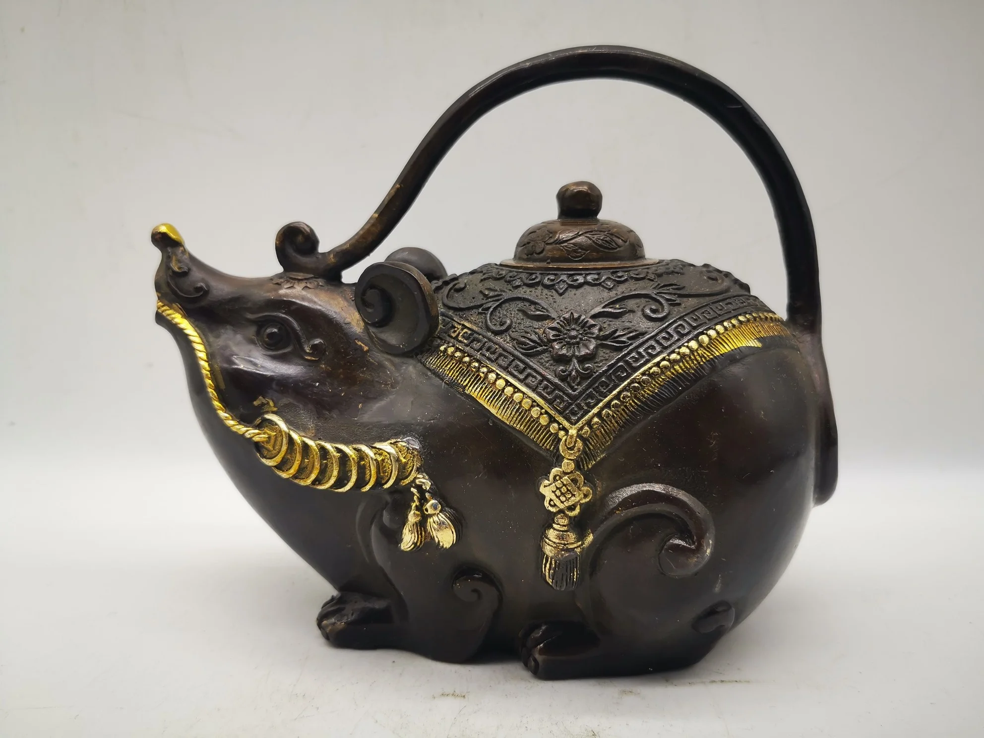 

Collect Old Chinese Bronze Copper Gilding Mouse Wine Tea Pot Flagon Teapot Stoup Statue Iiving Room Decoration Home Gift