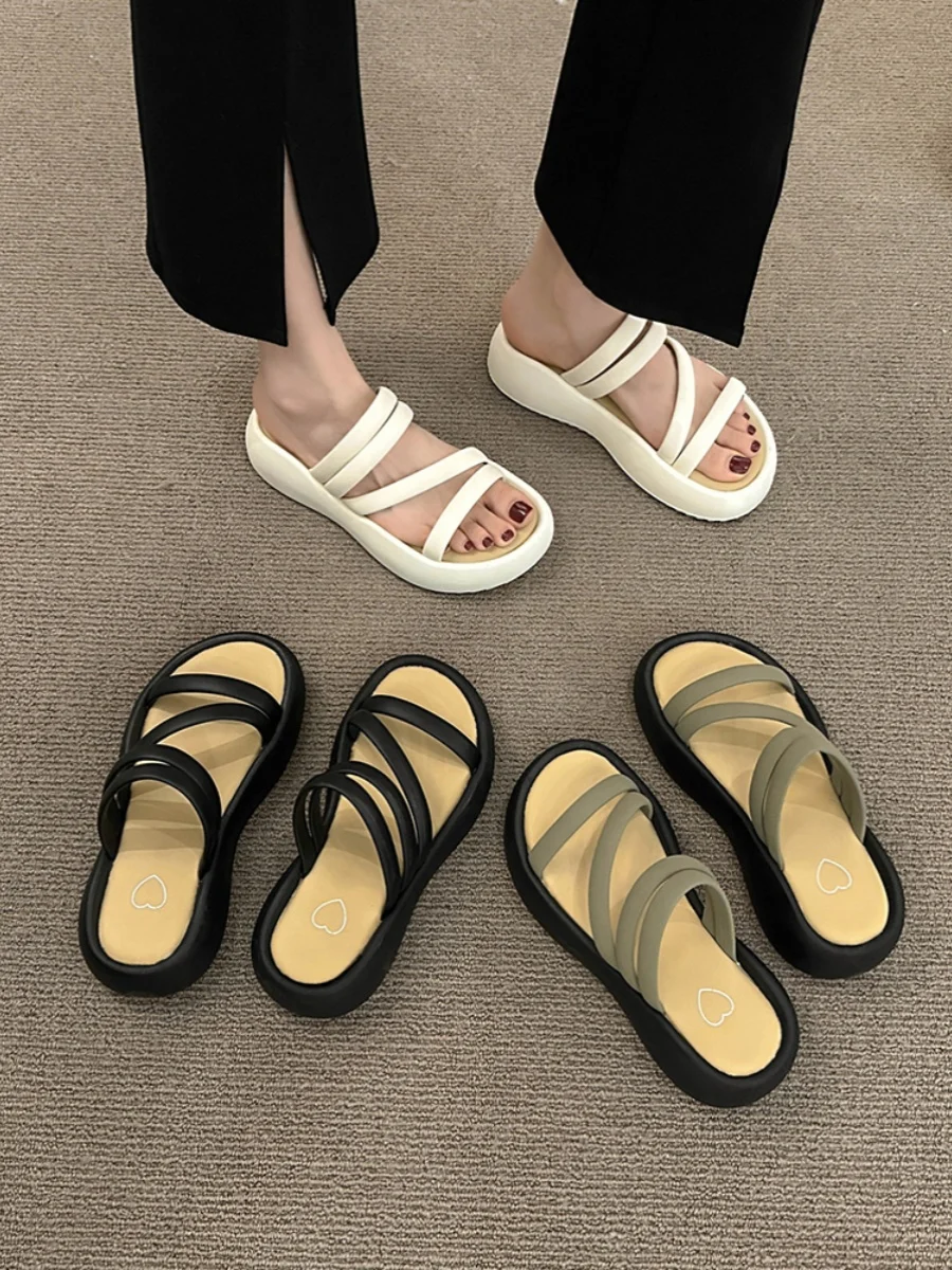 

Flat Shoes Female Med Slippers Women Summer Platform Slides Pantofle Fashion Soft 2023 Luxury Beach Rome PU Scandals House Slipp