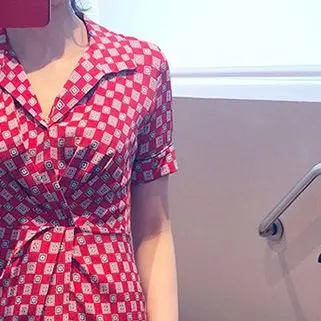 

Женское мини-платье с принтом, шифоновое приталенное платье в клетку с воротником-поло, плиссированное винтажное платье с коротким рукавом на весну