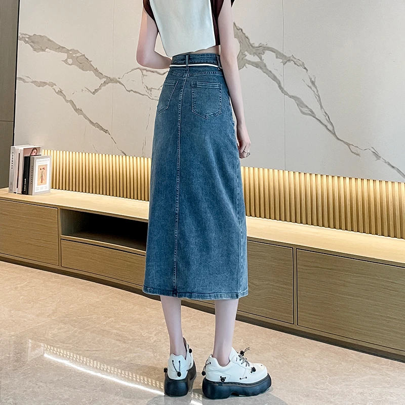 Real time photo of women's high waisted jeans retro blue casual 2023 new spring and autumn new retro mid length buttocks skirt