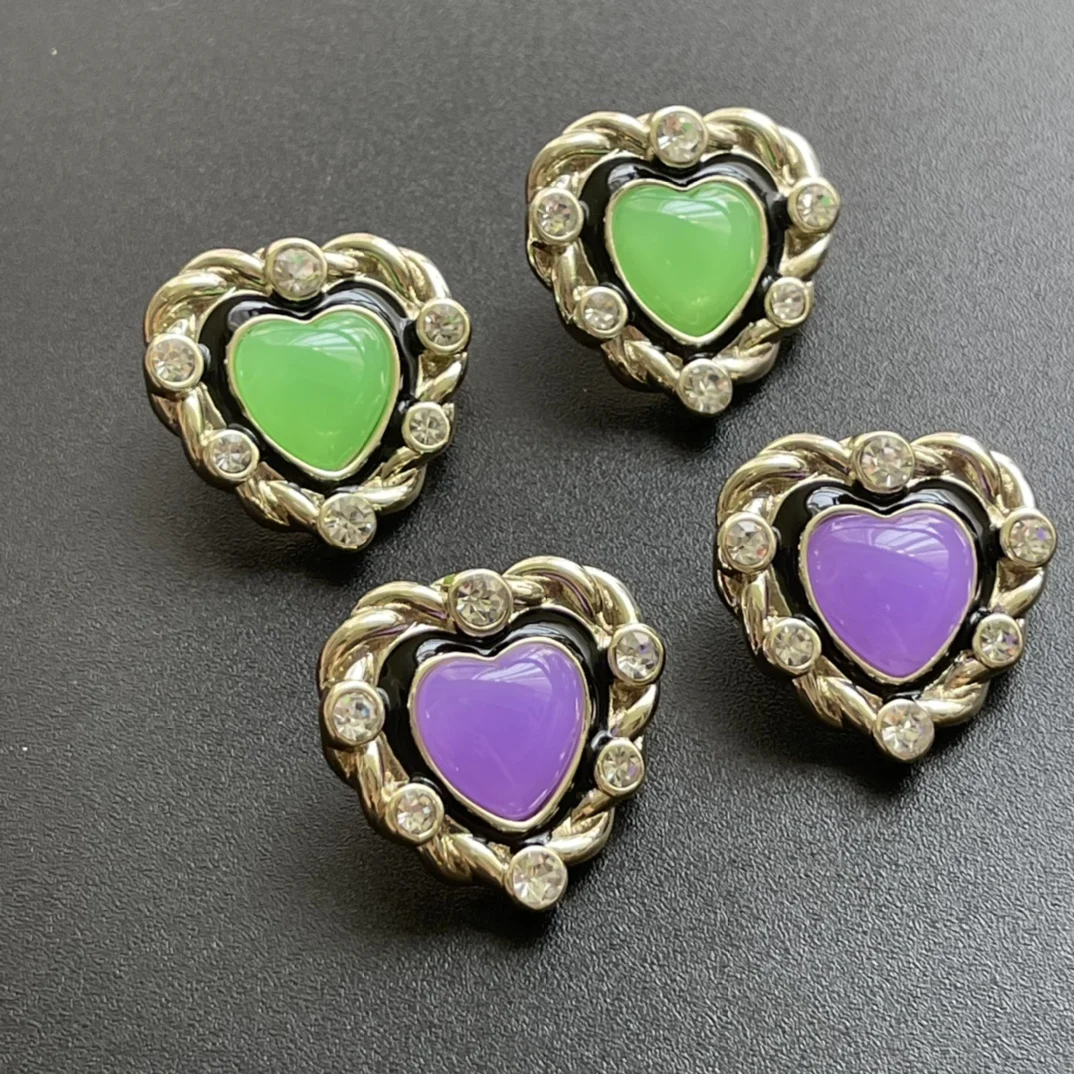 

European and American elegant and generous fashion heart-shaped earrings