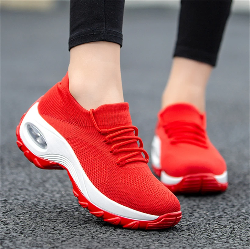 Mesh Breathable Women Sports Shoes New Four Seasons Flying Woven Leisure Running Shoes Ladies Light Flat Walking Sneakers