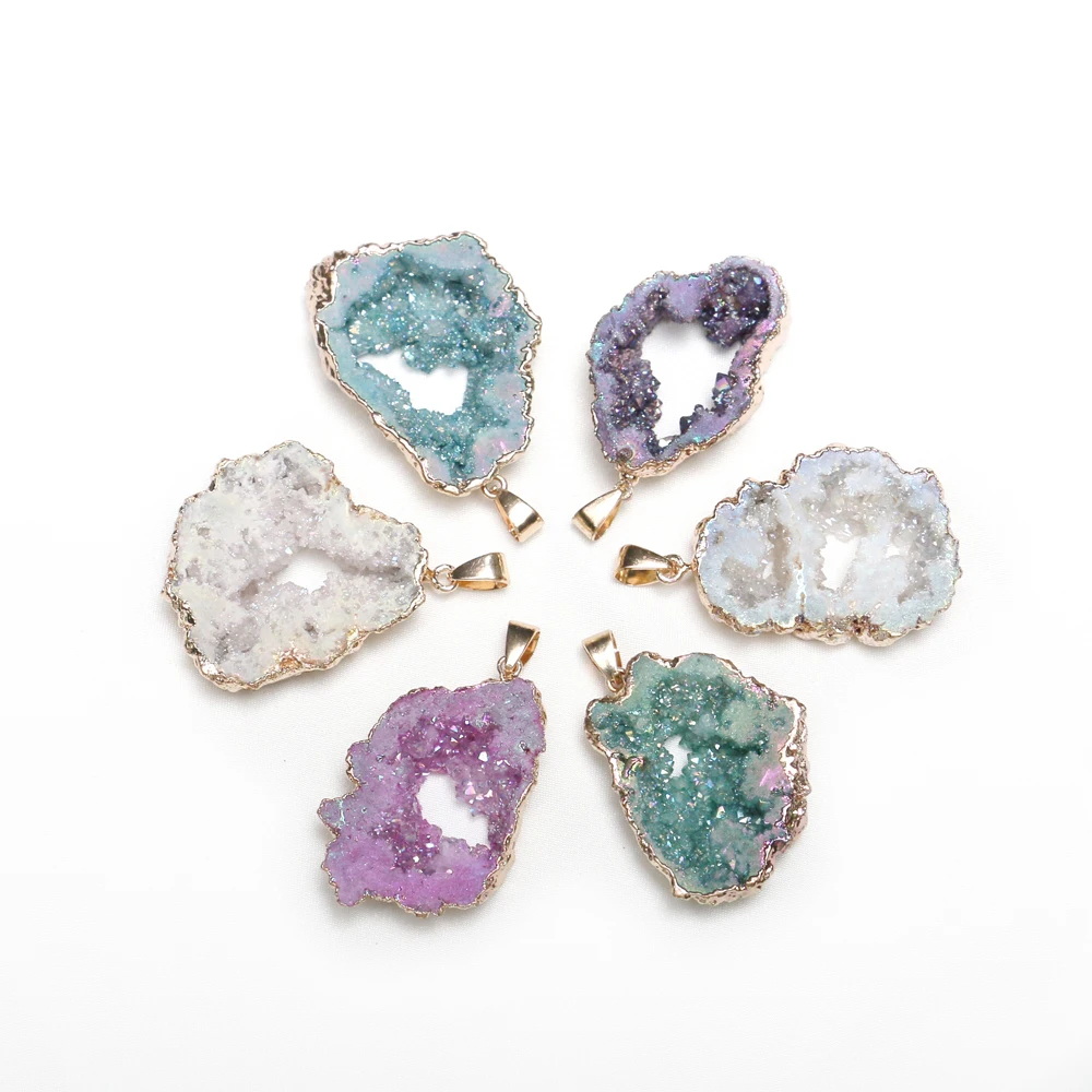

Mineraali Electroplated Crystal Natural Raw Agates Geode Pendants without Chain Random Pick Healing Quartz Reiki Chakras Jewelry