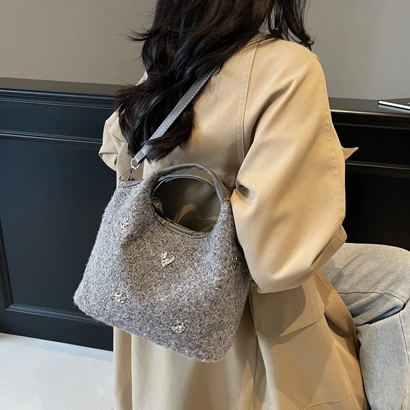Niche Woolen Bag Women's 2024 New Autumn and Winter Versatile Messenger Fashionable Portable Bucket