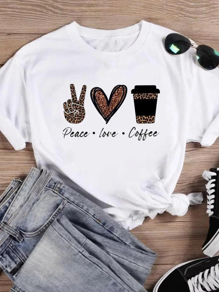 

Женская летняя футболка с коротким рукавом и принтом