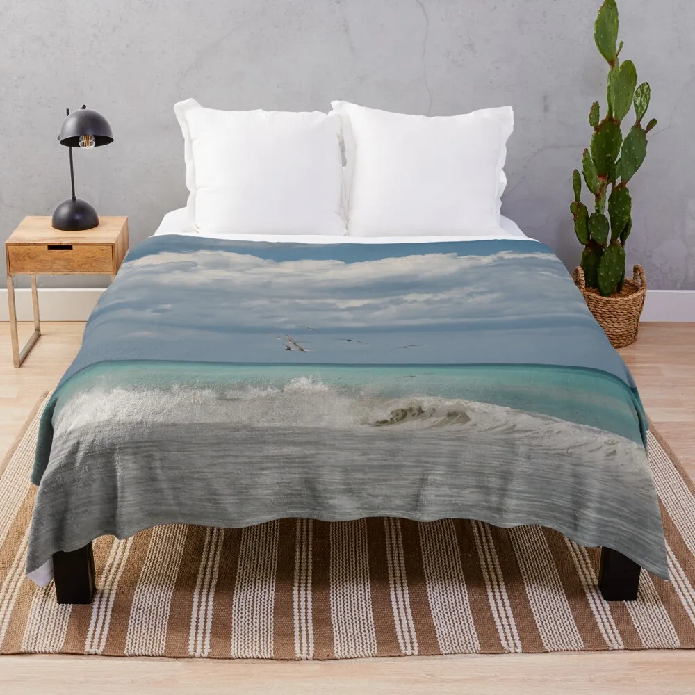 

Группа пеликанов над океаном плед одеяло плед и одеяло