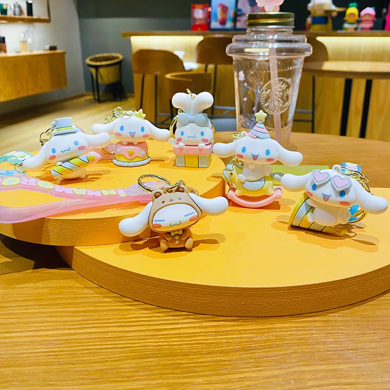 

Милый брелок Sanrio Cinnamoroll, мультяшный щенок, ПВХ кукла, металлический кулон, брелок, Креативные аксессуары для сумок, очаровательные Подарочные игрушки для пар