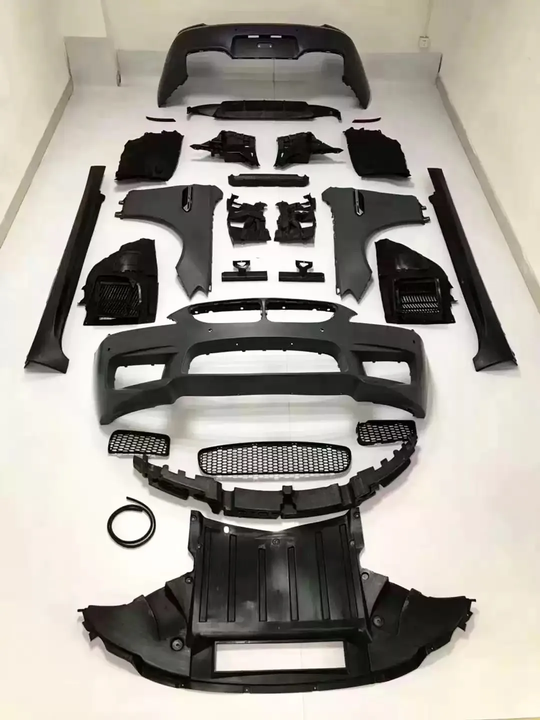 

Car Body kit front and rear bumper surrounded Radiator Grille grill cover frame Side skirts for BMW 6 series F06 F12 modified M6