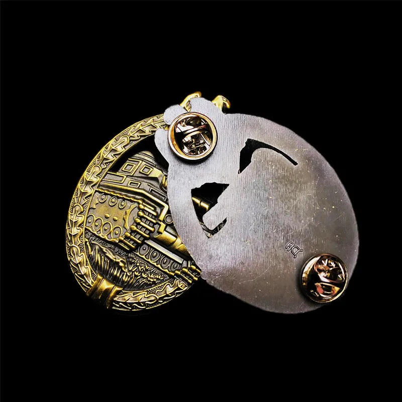 

Винтажная брошь прусский танк