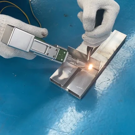 CNC 500W1000w 1500W 2000W Металлоконный лазерный сварочный отбойник для нержавеющей стали