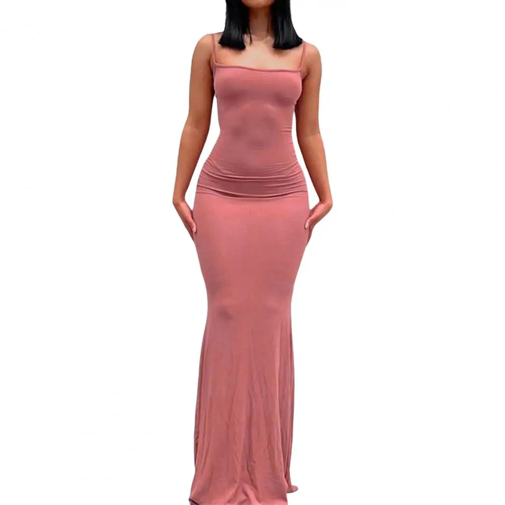 Платье женское эластичное однотонное с открытой спиной на бретелях-спагетти |