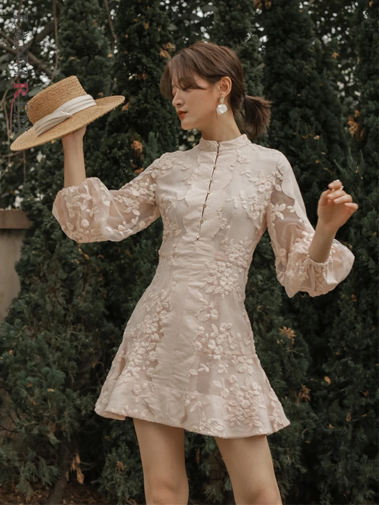 

LANMREM 2022 New Women Spring Autumn Dress Female Fashion O-neck Puff Sleeve Print Single Breasted Solid Color Dresses 2J909