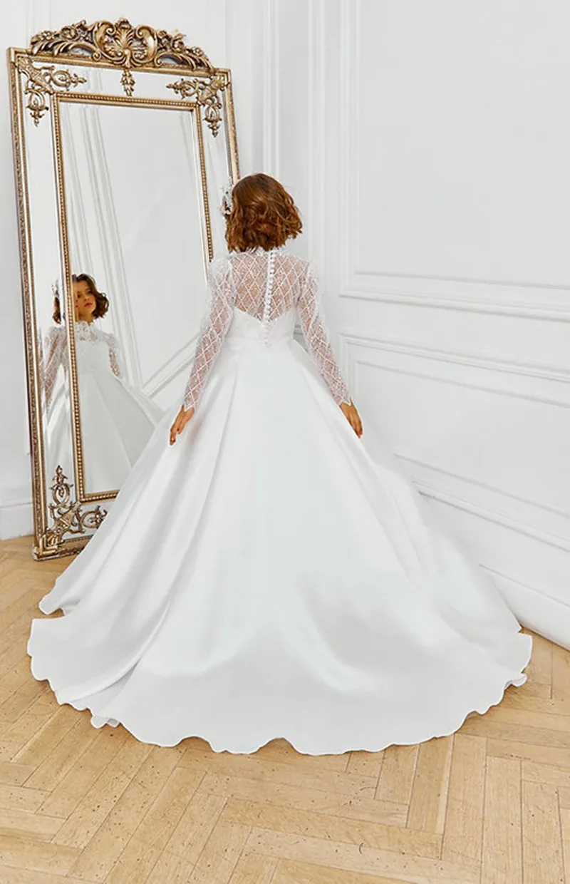 Рисунок 2 - Белое Атласное ТРАПЕЦИЕВИДНОЕ ПЛАТЬЕ