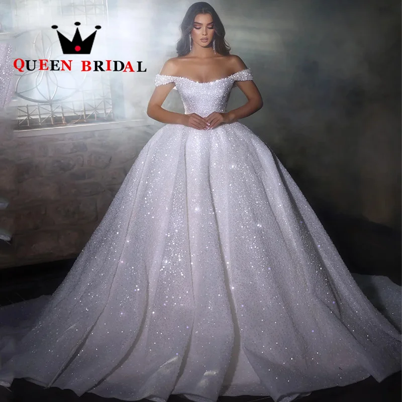 Рисунок 3 - Блестящий женский халат с длинным