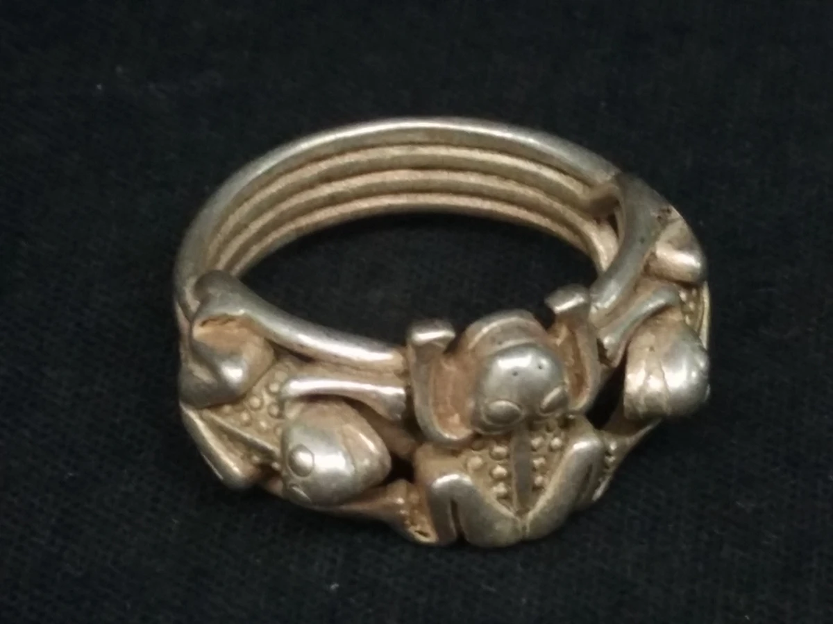 

1919 Old Collection China Tibet Silver Carving Lovely Frog Statue Ring Wonderful Decoration Gift