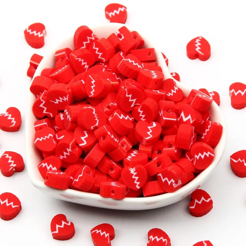 Красные плоские бусины из полимерной глины с рисунком разбитого сердца