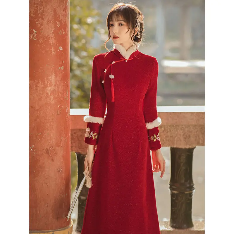 Красное китайское новогоднее женское утепленное зимнее платье Cheongsam с длинными