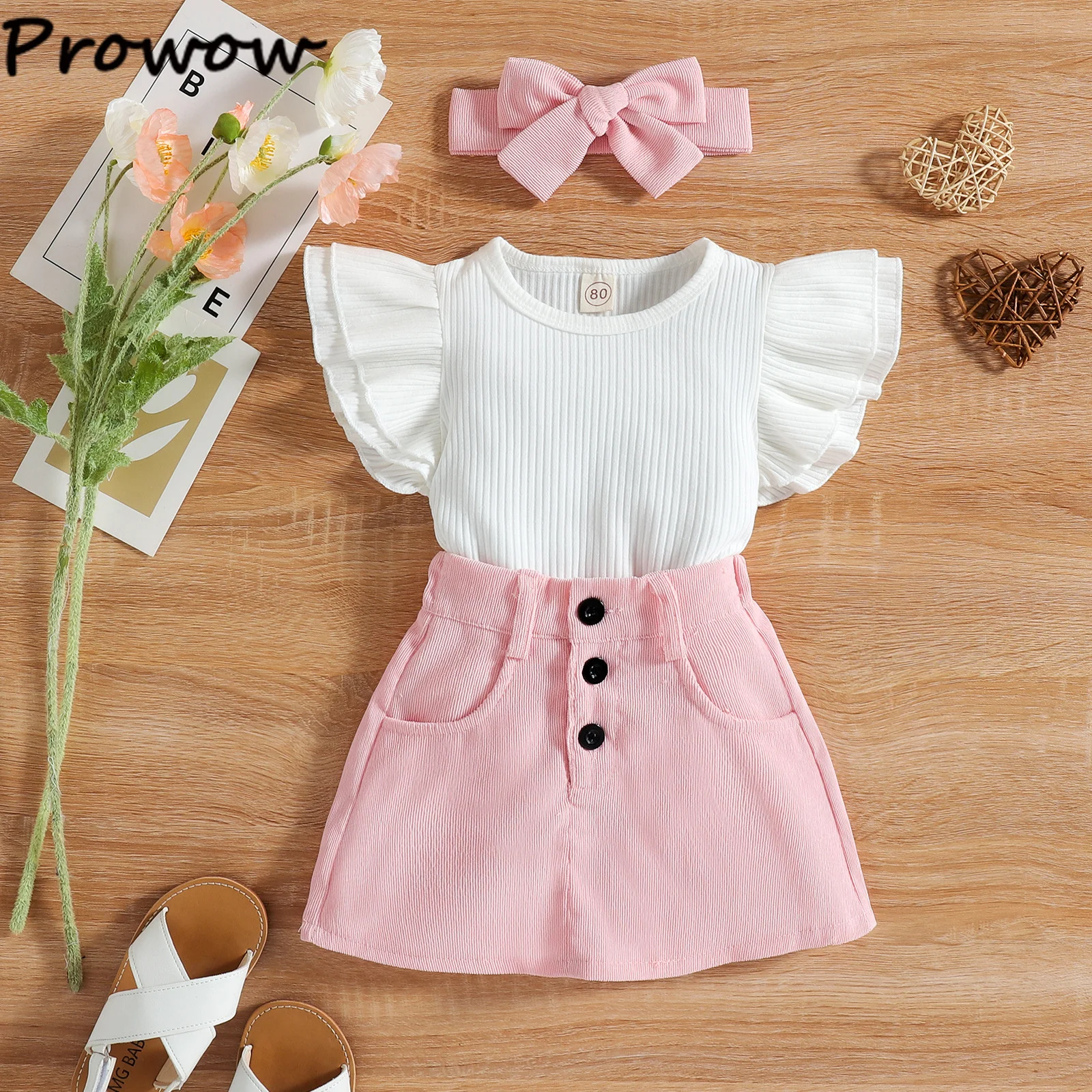 Женское платье с рюшами и юбкой на пуговицах |