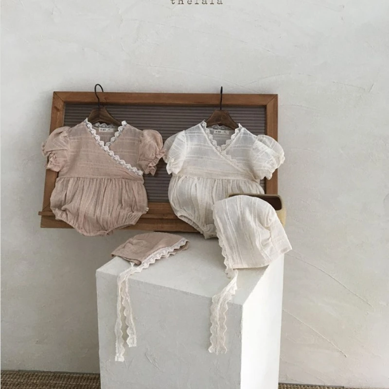 

Детский кружевной комбинезон с V-образным вырезом и рукавами-фонариками