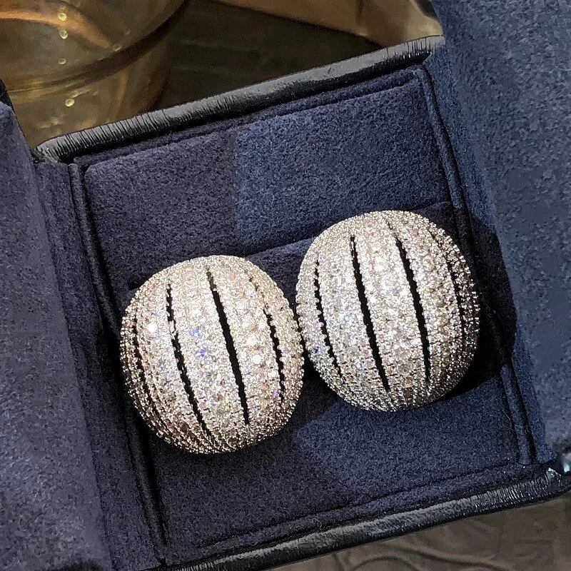 Фото Серьги-гвоздики Huitan Sparkling Half Ball с кубическим цирконием, модные универсальные серьги-гвоздики овальной формы, эффектные украшения для женщин №2
