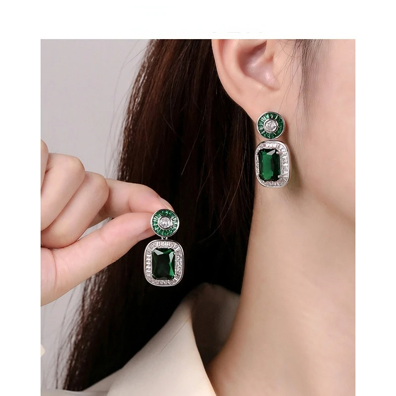 

Emerald Earrings Female Atmosphere Ear Rings Personalized Eardrops