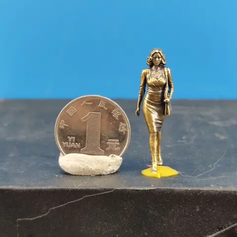 Медная статуэтка латунного персонажа