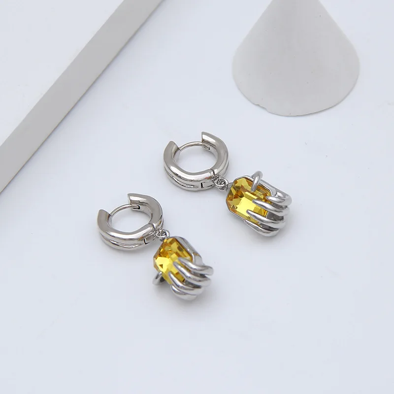 

Original earrings exaggerated Shouyuan series personality niche design earrings ins wind dark black sweet cool earrings