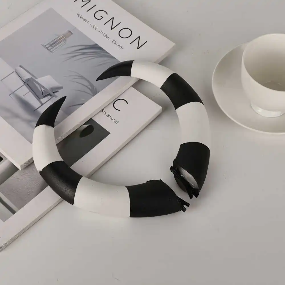 Аниме Helluva Cosplay Boss Blitzo Косплей рожки Prop 22 см чёрные белые согнутые для женщин и