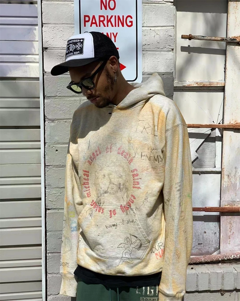 

Saint Michael Ouyang Nana same sweater hand-painted graffiti retro hole street rock loose hoodie casual fashion fleece sweater