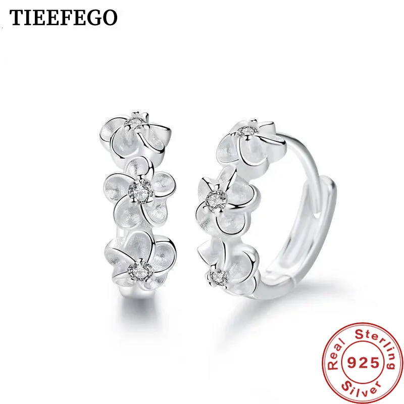 

TIEEFEGO Новые Серьги серебряного цвета маленькие цветы круглые серьги-гвоздики женские очаровательные ювелирные изделия в подарок