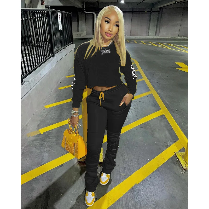 

Женский спортивный костюм из двух предметов, черная свободная футболка с длинным рукавом и принтом букв, укороченный топ с высокой талией, р...